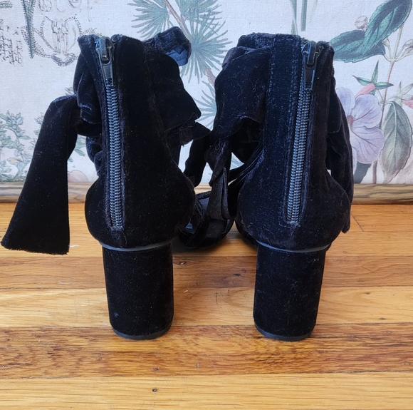 Jeffrey Campbell Faustino Women's Black Velvet Heels Sandal Strappy Bow 8 - Picture 3 of 8